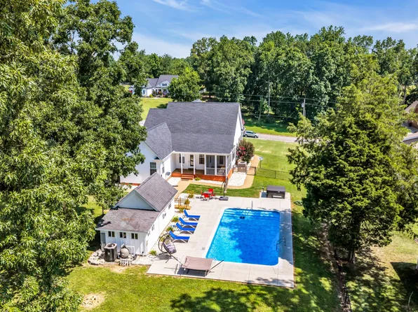 109 Hillside Dr, Dickson, TN 37055