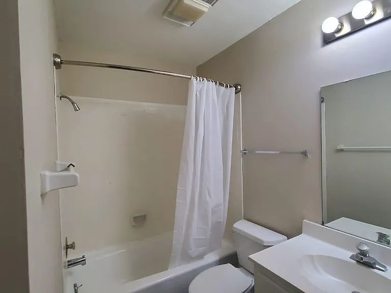 33 Nantucket Dr — Photo 12