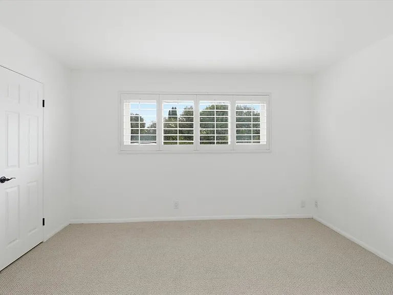 577 Houston Dr — Photo 13