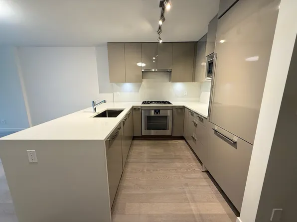 4408 Cambie St #302, Vancouver, BC V5Y 0M2