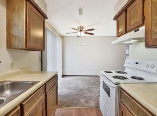 6841 W Shade Ln APT 804, Wichita, KS 67212