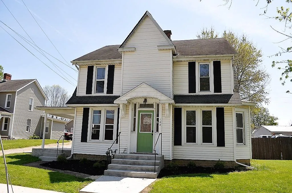 108 S Main St photo 1