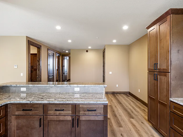 19th Village Apartments — Photo 15