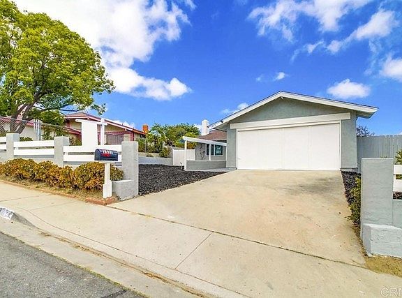 2nd image of 1533 Honeysuckle Ln