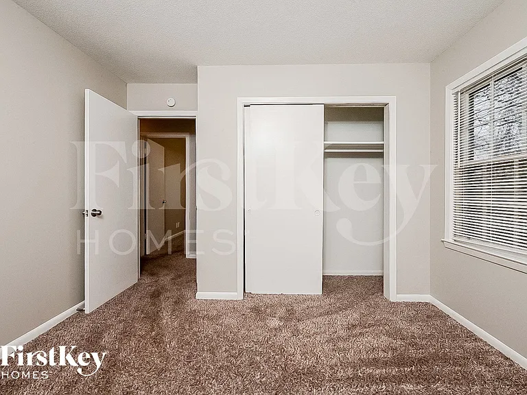 788 S Pine St NE — Photo 11