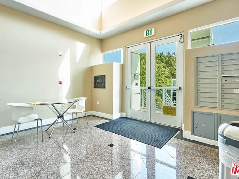 401 N Serrano Ave #105 — Photo 3