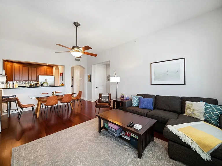 200 NE 2nd Ave #304 — Photo 3