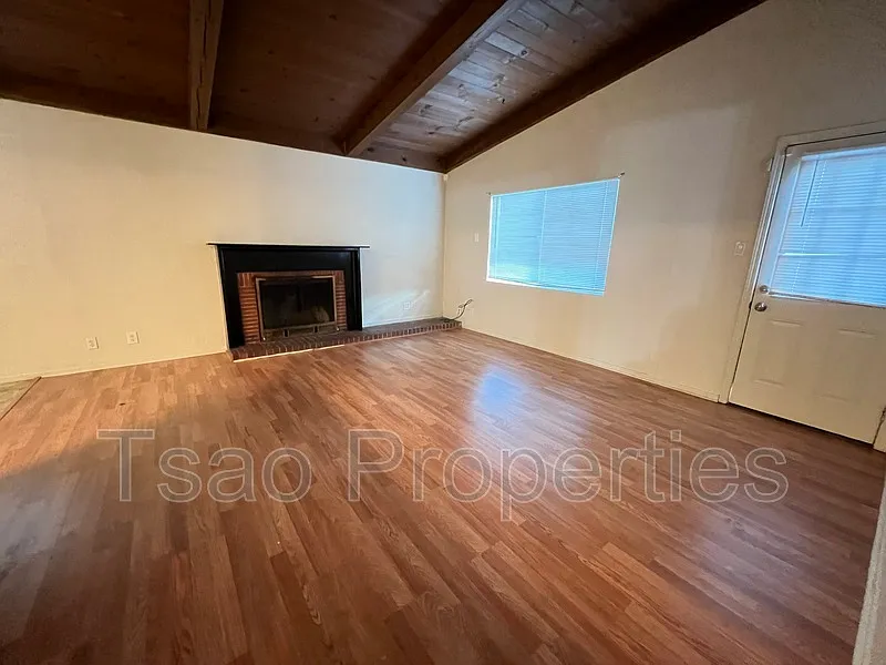 3 bed, 1.0 bath, 1176 sqft, $2,395 — Photo 3