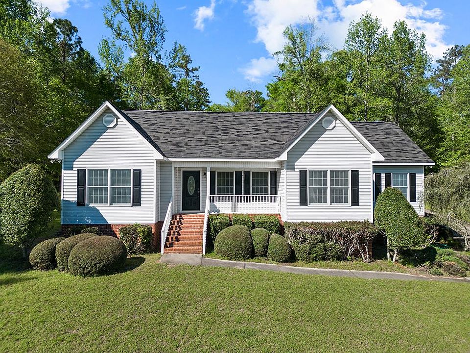 1st image of 124 Cambridge Dr S