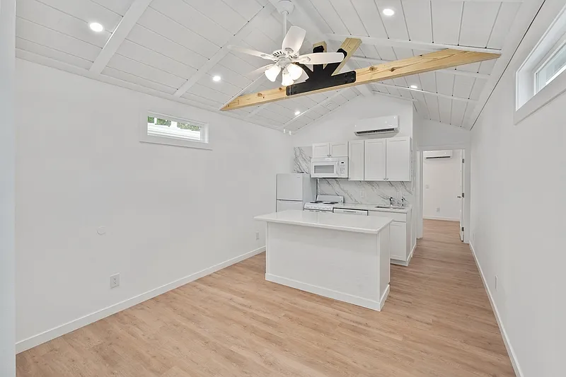 1 bed, 1.0 bath, 400 sqft, $1,071 — Photo 1