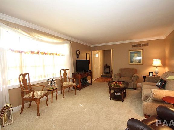 5th image of 829 W Shenandoah Dr