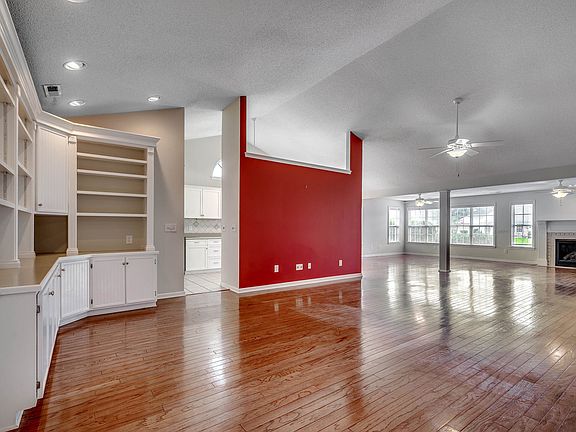 4th image of 3512 Queens Harbour Blvd.