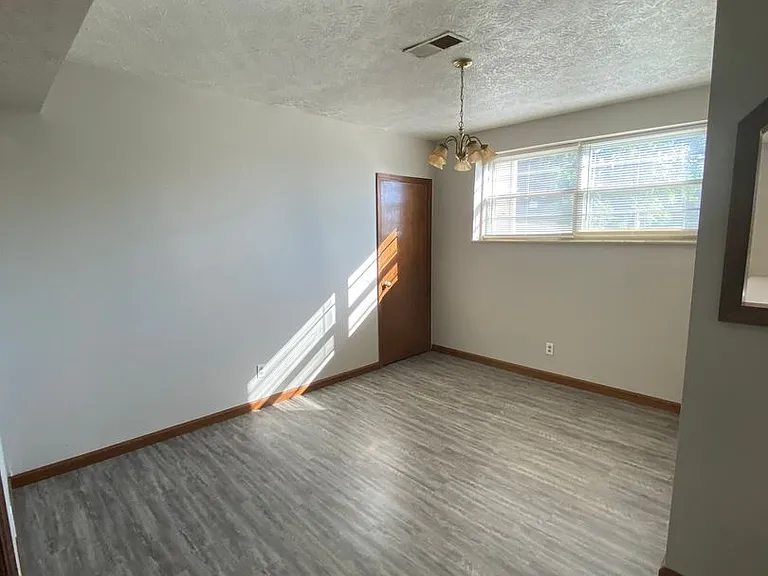 906 Flanders Ln NW — Photo 10