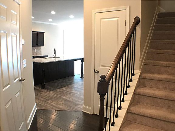 4th image of 289 Breamore Mill Dr