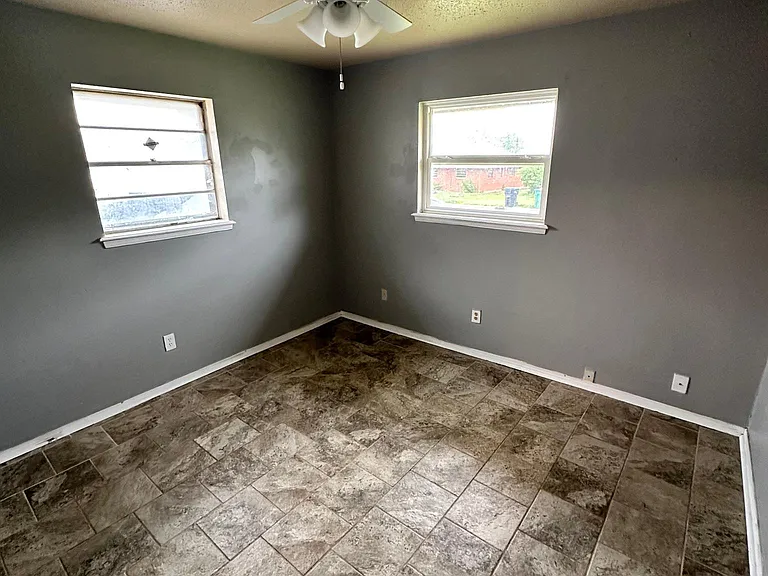 8709 N Hudson Ave — Photo 5