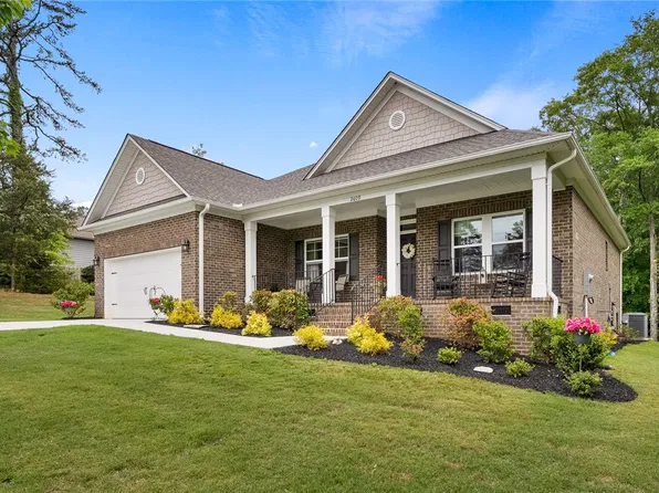 2609 Dog Leg Ln, Seneca, SC 29678