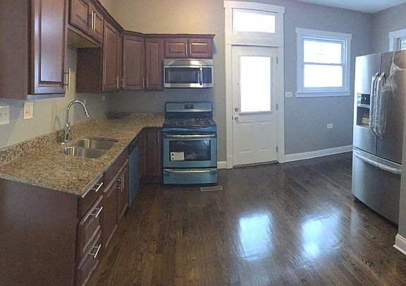 5th image of 4024 W Cornelia Ave