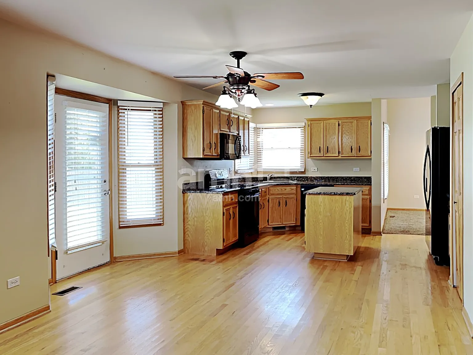 4 bed, 2.5 bath, 2693 sqft, $3,540 — Photo 4
