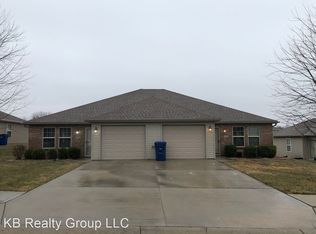 104 SE Rock Garden Ln, Lees Summit, MO 64064