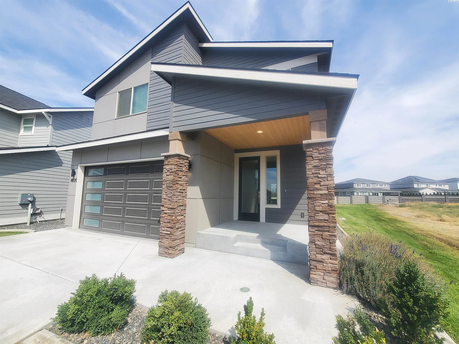 4 bed, 2.5 bath, 2430 sqft, $3,395 — Photo 2