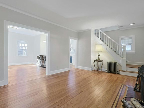 4th image of 10 Robins Rd