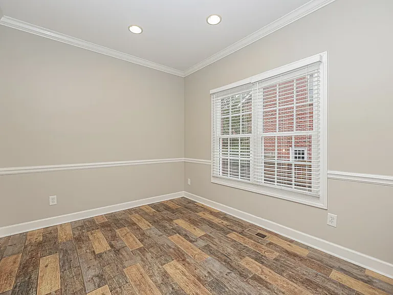 411 Carmel Dr — Photo 15