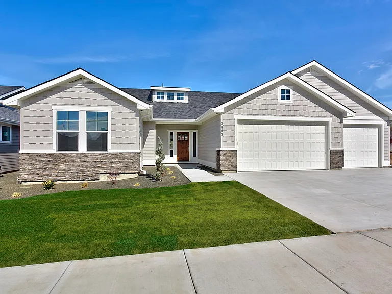 3008 E Shadowbluff St — Photo 1