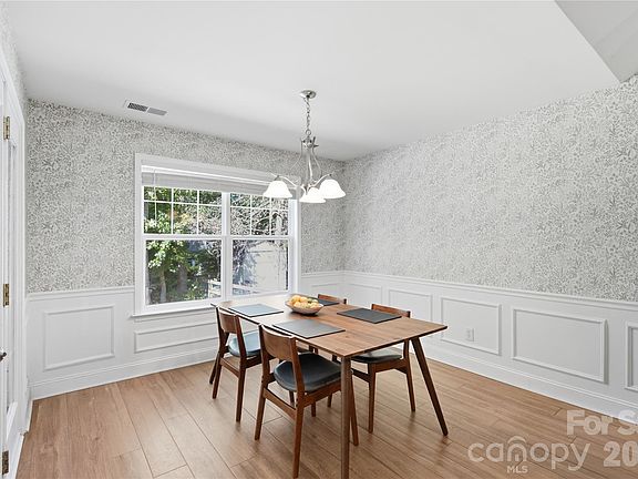 4th image of 9533 Brighthaven Ln