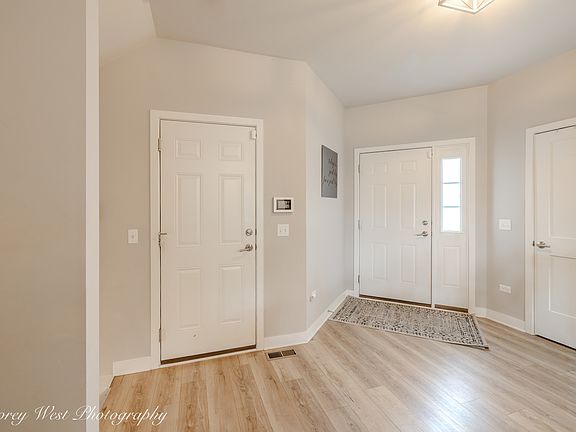 4th image of 1147 Freedom Rd