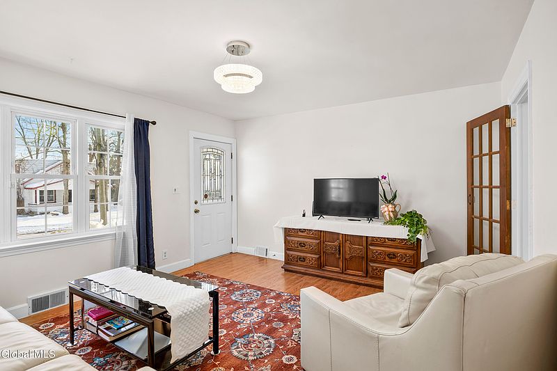5th image of 8 Fuller Terrace