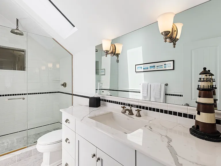 708 Dune Rd — Photo 17