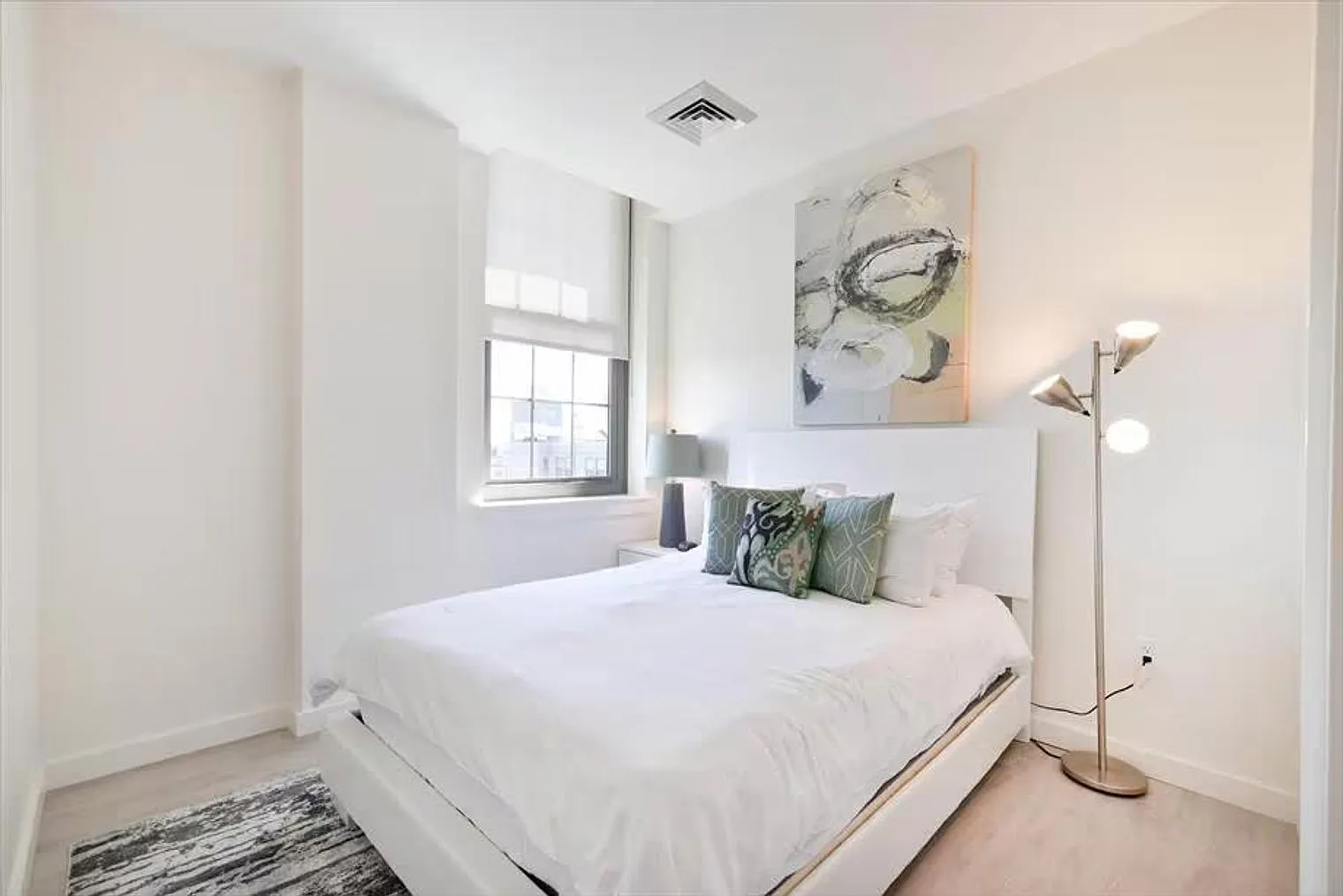 2 bed, 2.0 bath, 1001 sqft, $11,566 — Photo 4