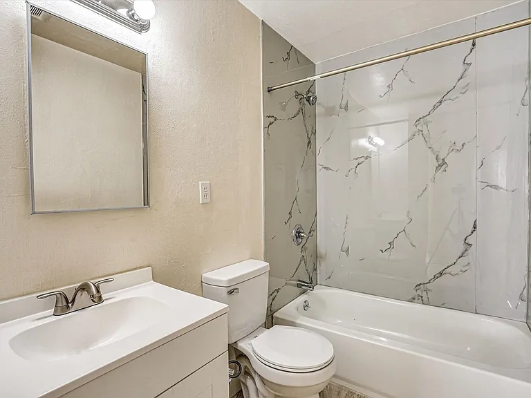 452 Wilshire Ave — Photo 19