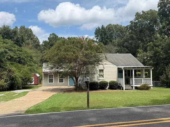 3961 Hilltop Rd SE, Bessemer, AL 35022