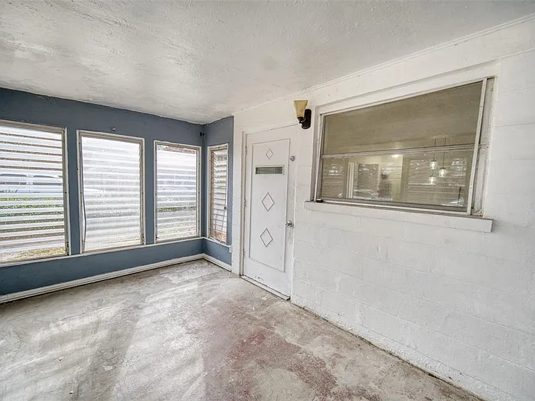 2317 Harris St — Photo 5