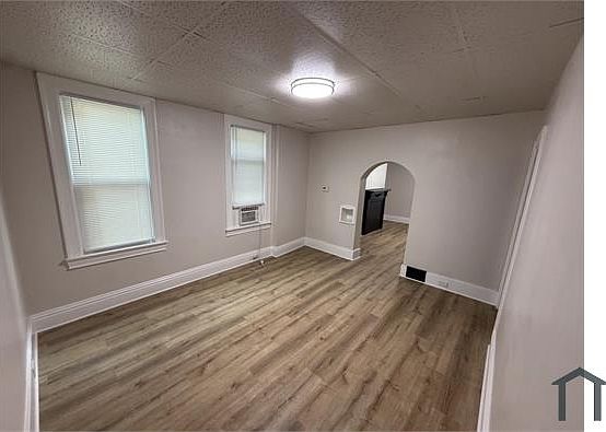 5th image of 2329 Eccles St