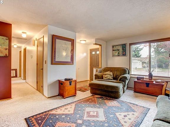 5th image of 145 NE 39th Ave
