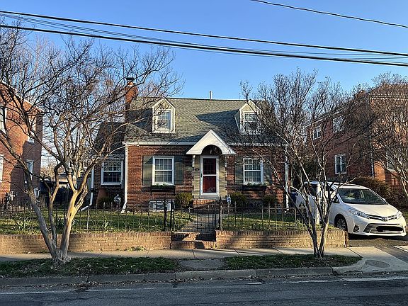 3rd image of 404 E Howell Ave