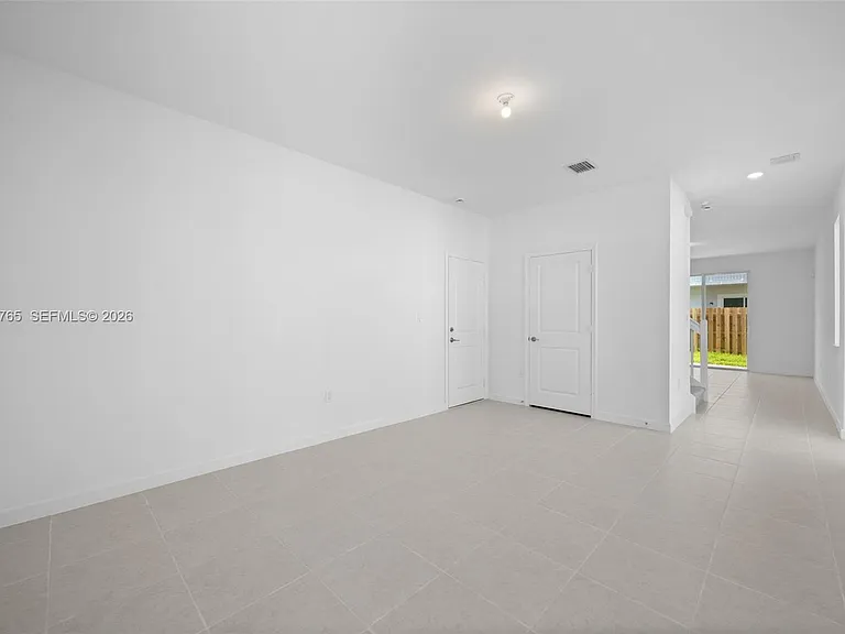 715 SE 15th St — Photo 6