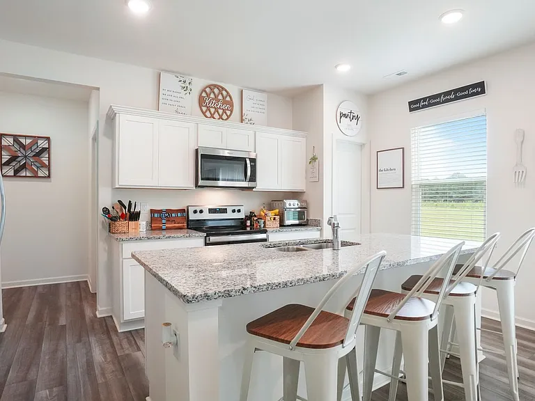 530 Cessna Dr — Photo 7