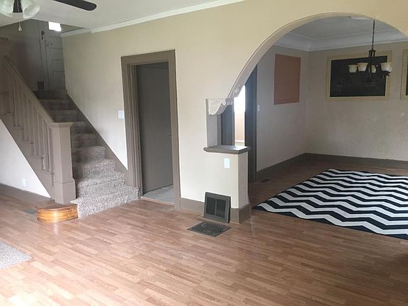 4th image of 2678 Grand Ave