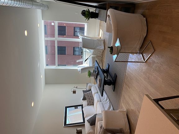 4th image of 3208 N Southport Ave #207