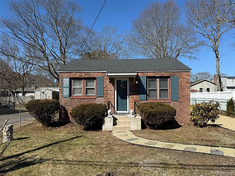21 Sherwood Dr — Photo 1