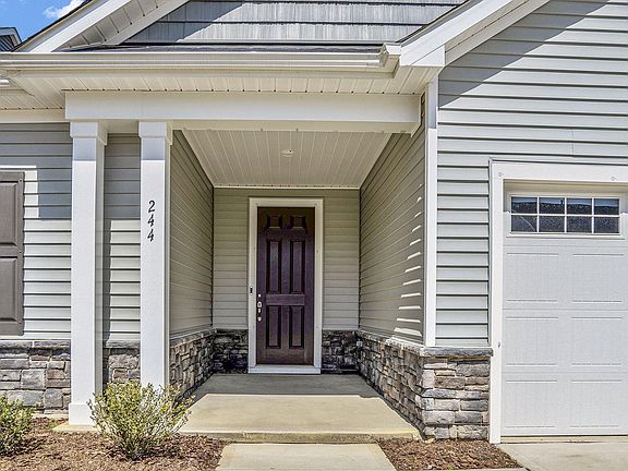 4th image of 244 Chateau Way