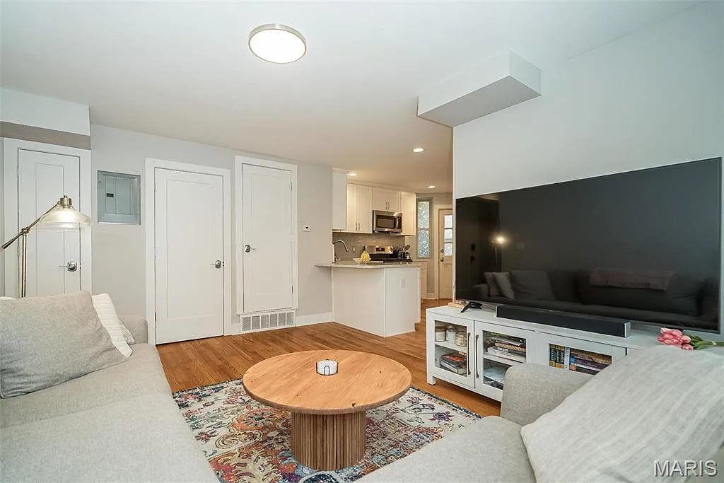 2 bed, 1.0 bath, 1000 sqft, $1,850 — Photo 4
