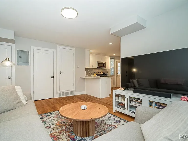 7537 Buckingham Dr — Photo 4