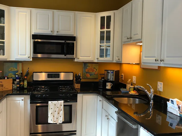 289 W 2nd St #2 — Photo 11