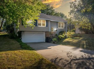 112106 Haering Cir, Chaska, MN 55318