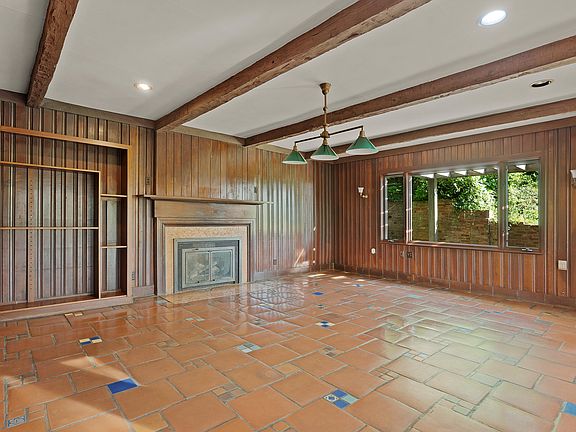 23rd image of 2910 Crest Terrace Dr