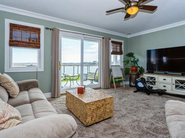 100 Empire Blvd #5, Island Park, NY 11558